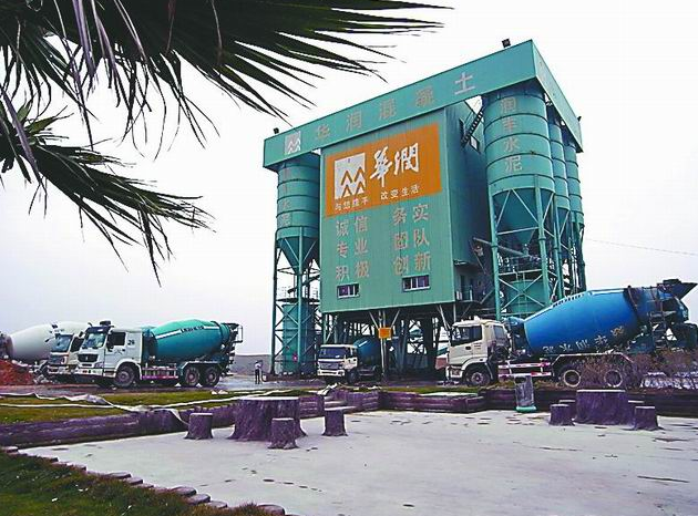 華潤水泥生產(chǎn)工區(qū)內(nèi)高約6層樓水泥攪拌樓 華潤水泥生產(chǎn)工區(qū)內(nèi)高約6層樓水泥攪拌樓