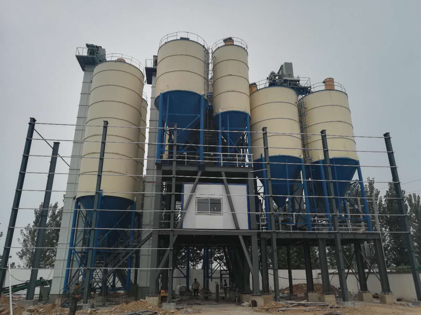 年產(chǎn)30萬(wàn)噸干粉砂漿攪拌站