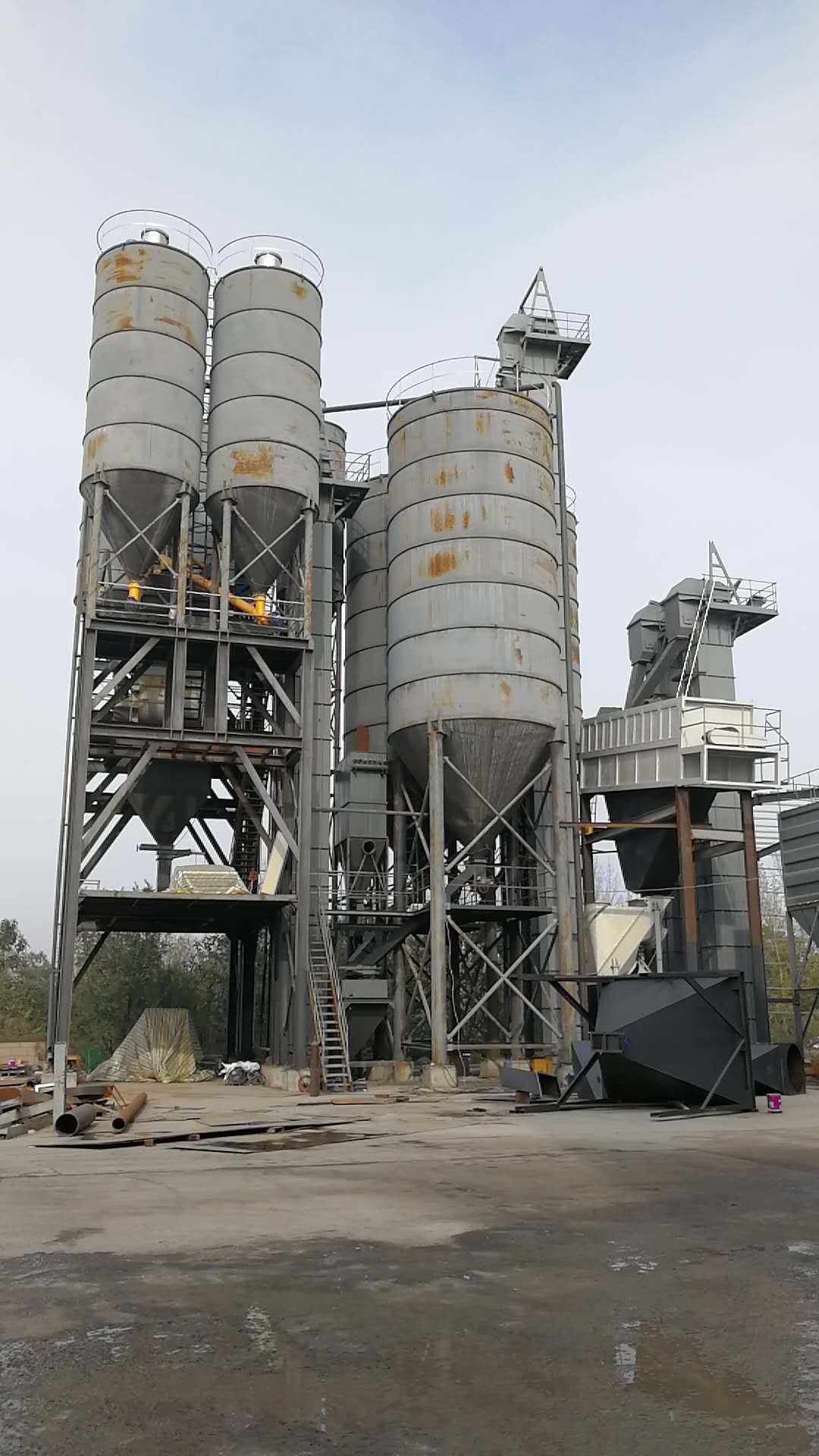年產(chǎn)30萬(wàn)噸干粉砂漿攪拌站
