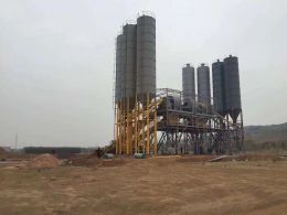 2HZS180型混凝土攪拌站現(xiàn)場圖