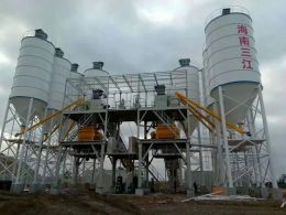 海南三江2HZS180型商品混凝土攪拌站現(xiàn)場